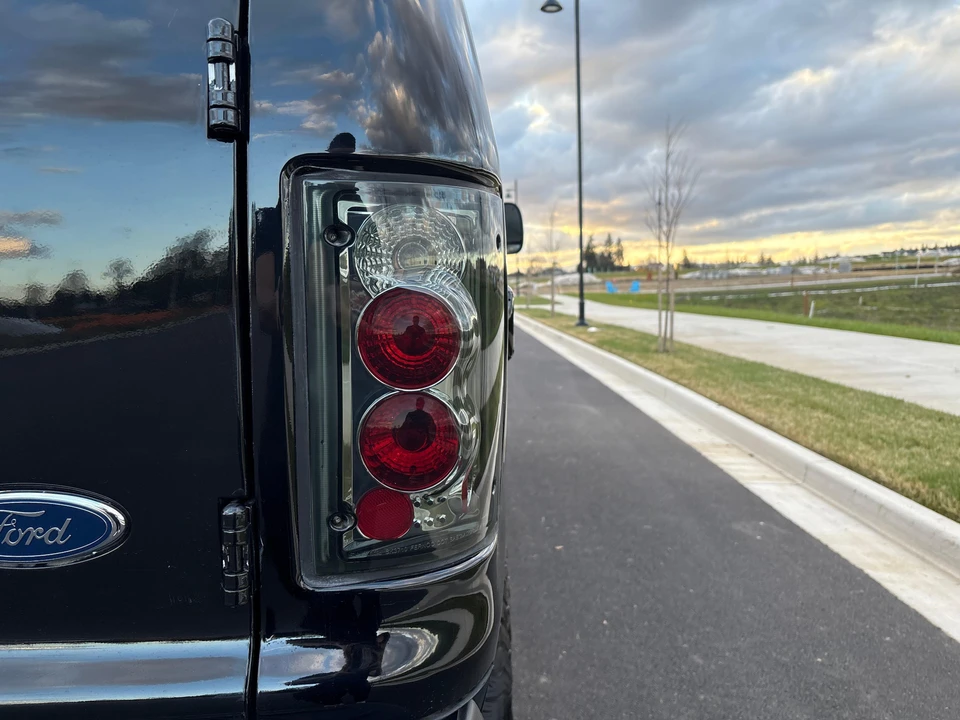 2005 Ford Excursion - Image 25 of 31