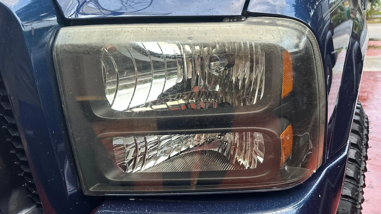 2005 Ford Excursion - Image 25 of 31