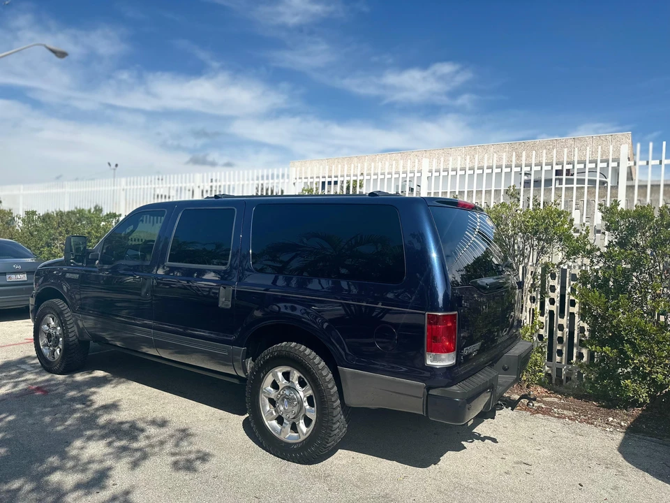 2005 Ford Excursion - Image 11 of 31