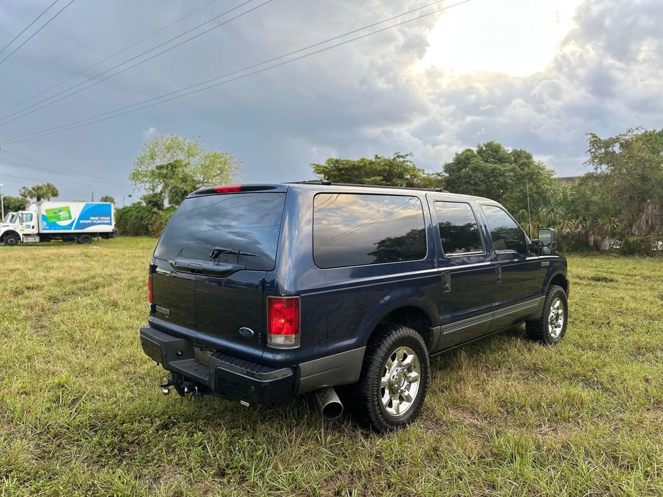 2005 Ford Excursion - Image 16 of 31