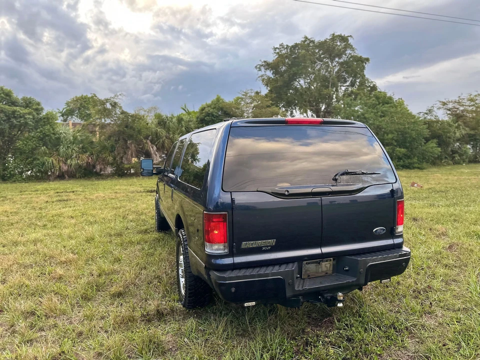 2005 Ford Excursion - Image 13 of 31