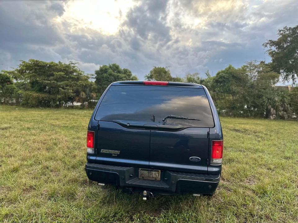2005 Ford Excursion - Image 14 of 31