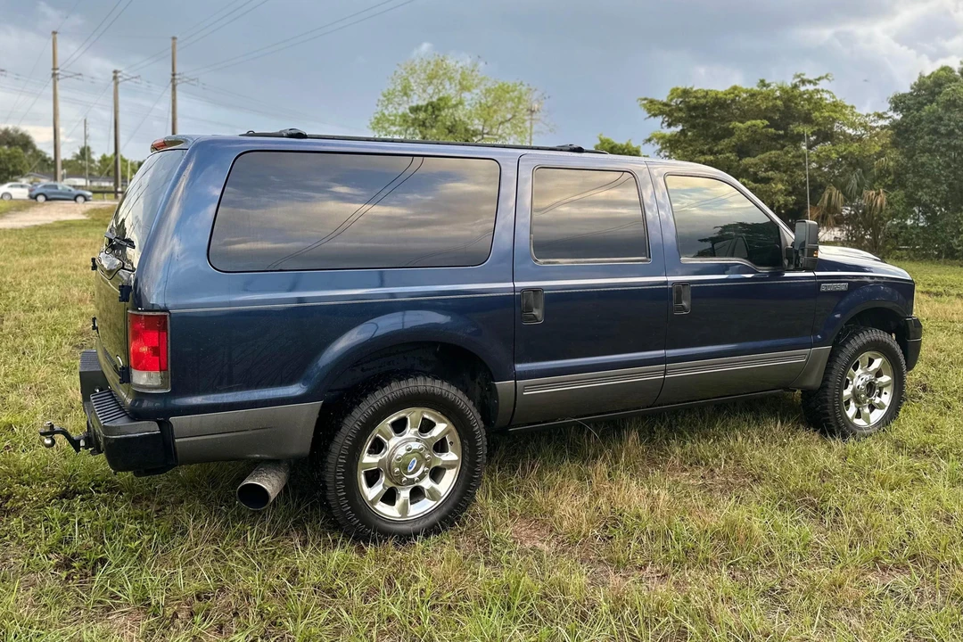 2005 Ford Excursion - Image 3 of 31