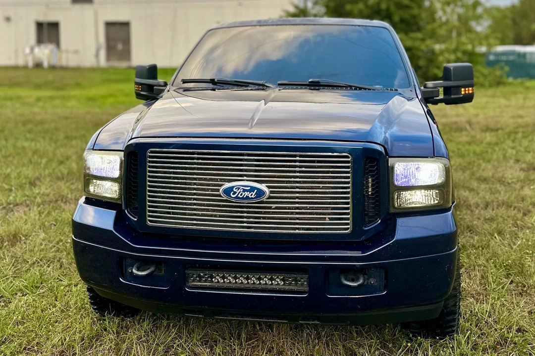 2005 Ford Excursion - Image 2 of 31