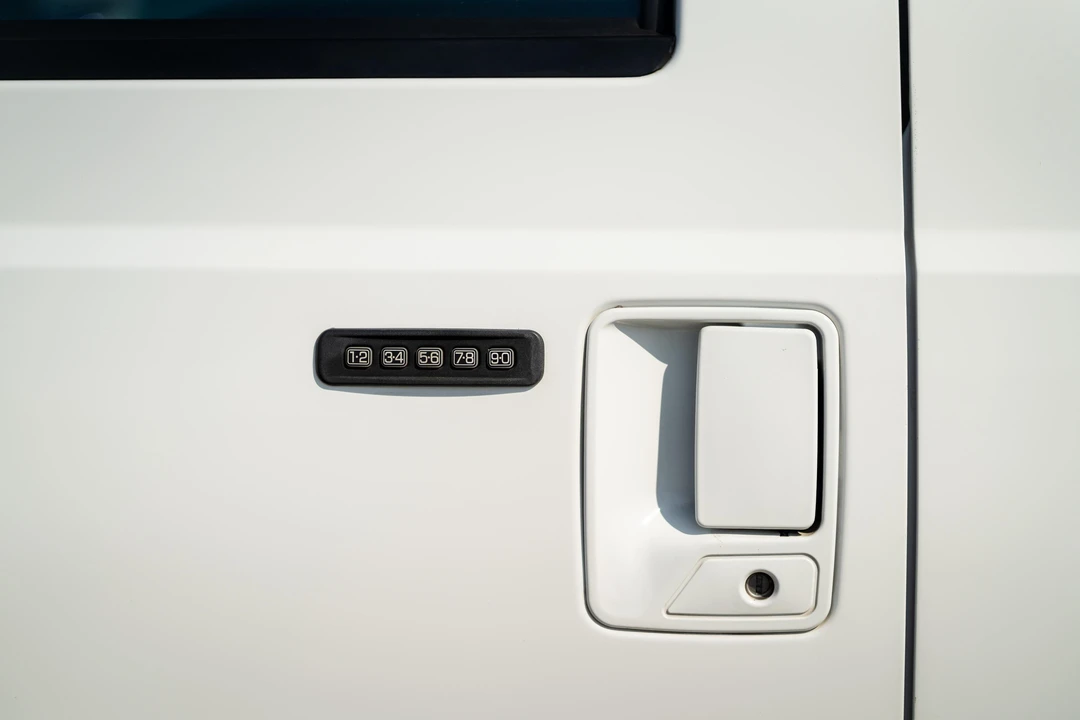 2005 Ford Excursion - Image 25 of 31