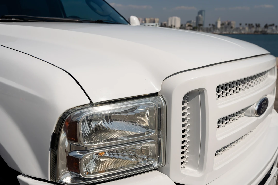 2005 Ford Excursion - Image 17 of 31
