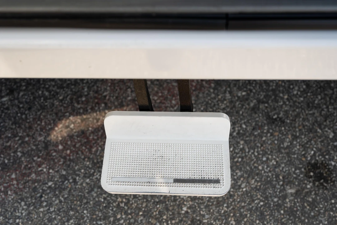 2005 Ford Excursion - Image 27 of 31