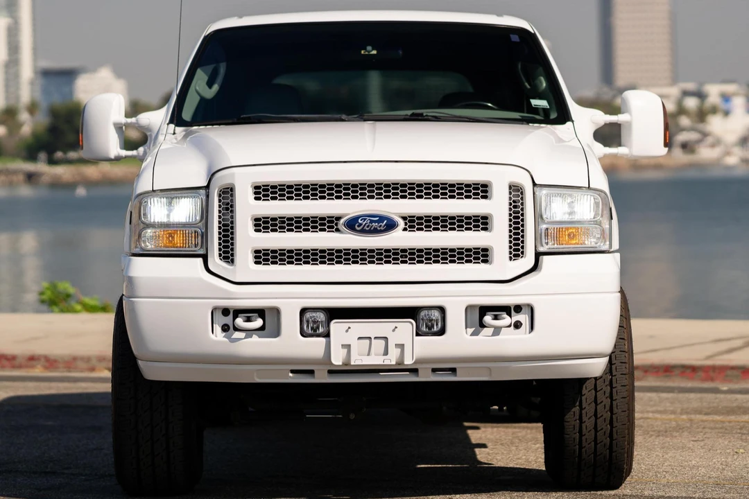 2005 Ford Excursion - Image 2 of 31