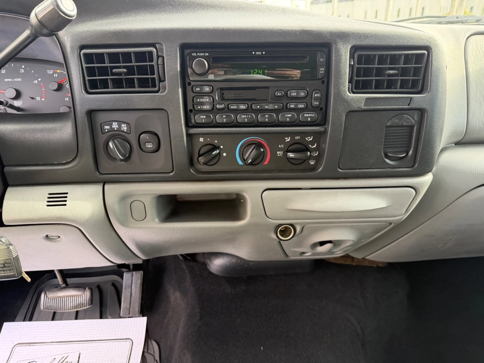 2005 Ford Excursion - Image 19 of 21