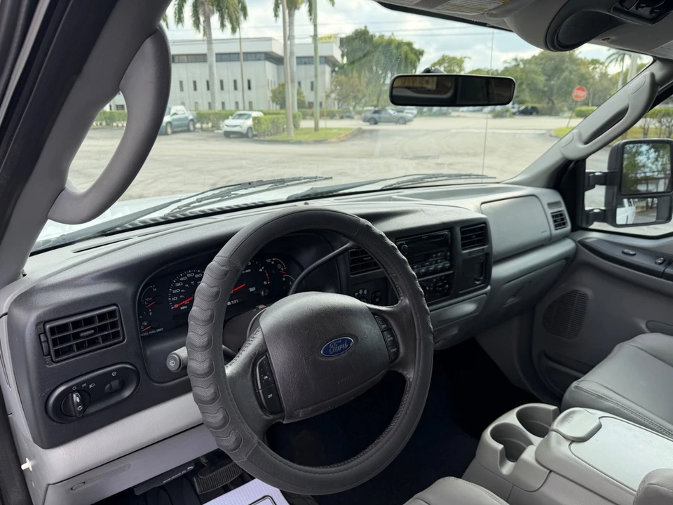 2005 Ford Excursion - Image 17 of 21