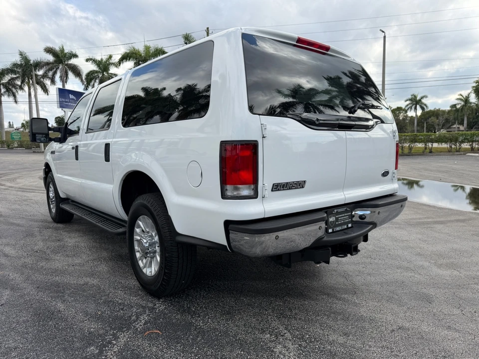 2005 Ford Excursion - Image 9 of 21