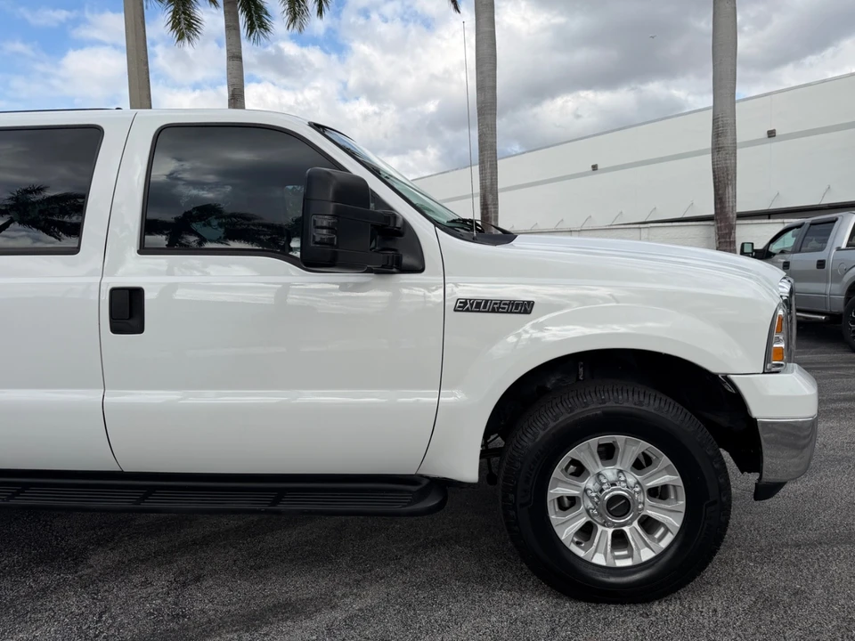2005 Ford Excursion - Image 14 of 21