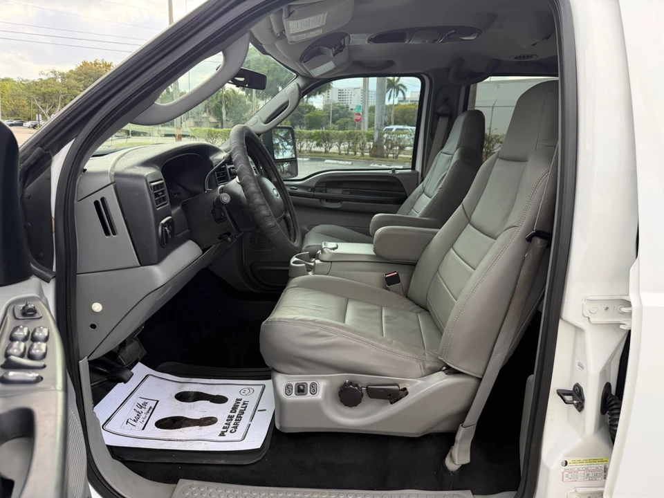 2005 Ford Excursion - Image 16 of 21
