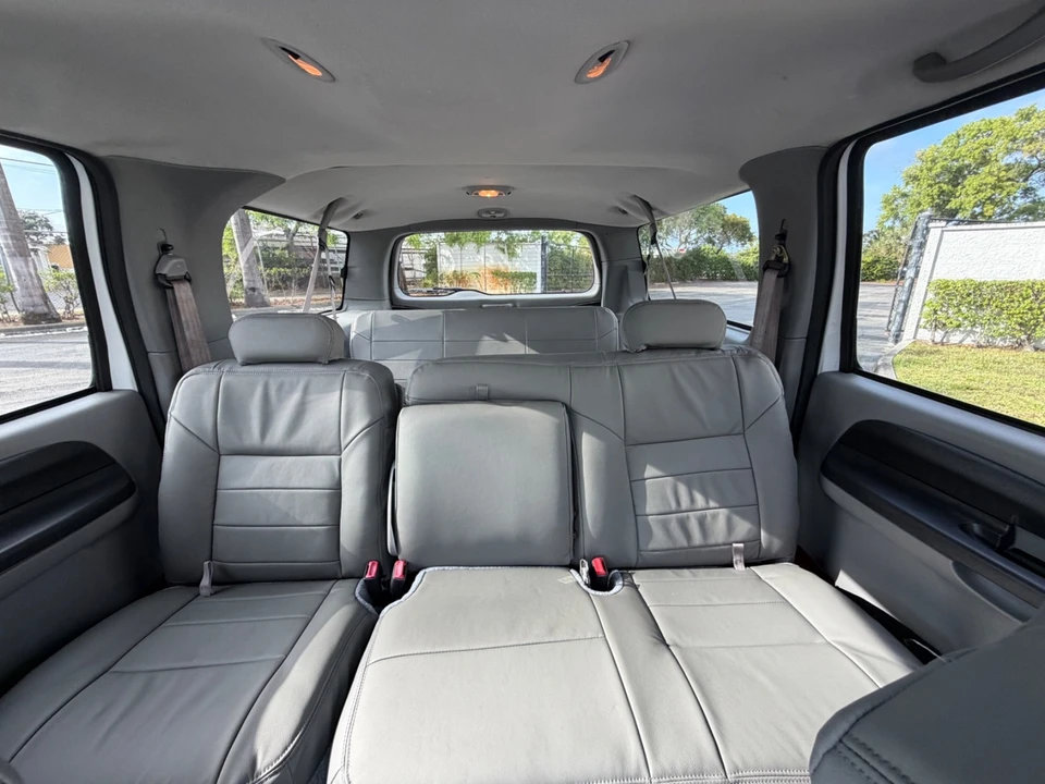 2005 Ford Excursion - Image 20 of 21