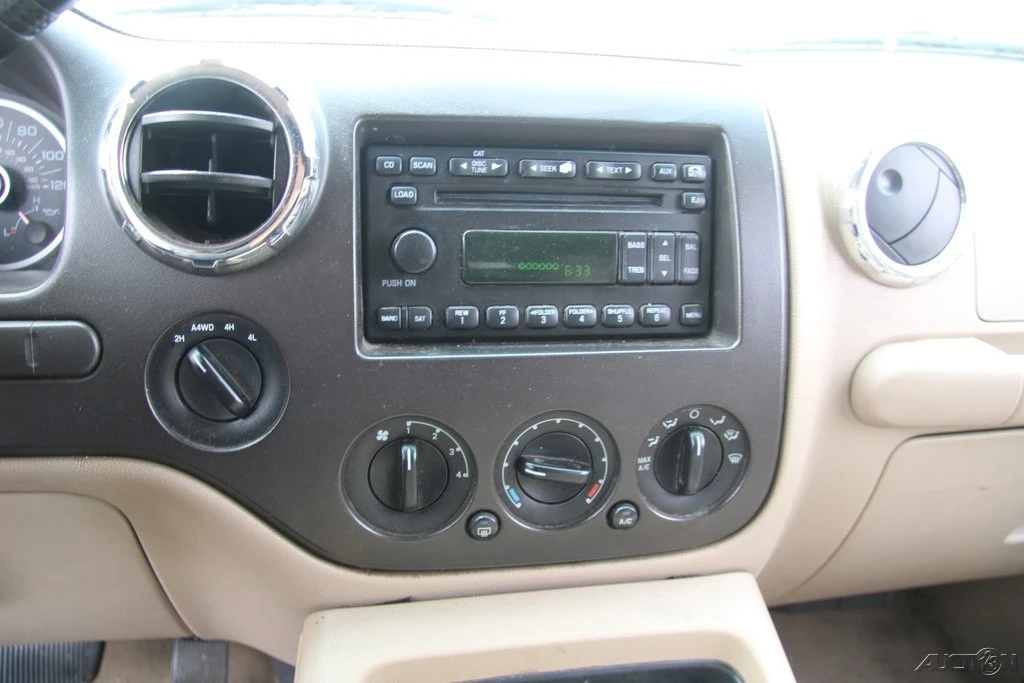 2005 Ford Expedition 2nd Gen - Image 18 of 21