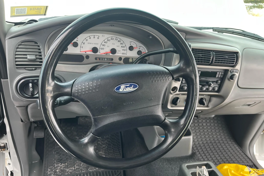 2005 Ford Explorer Sport Trac - Image 28 of 31