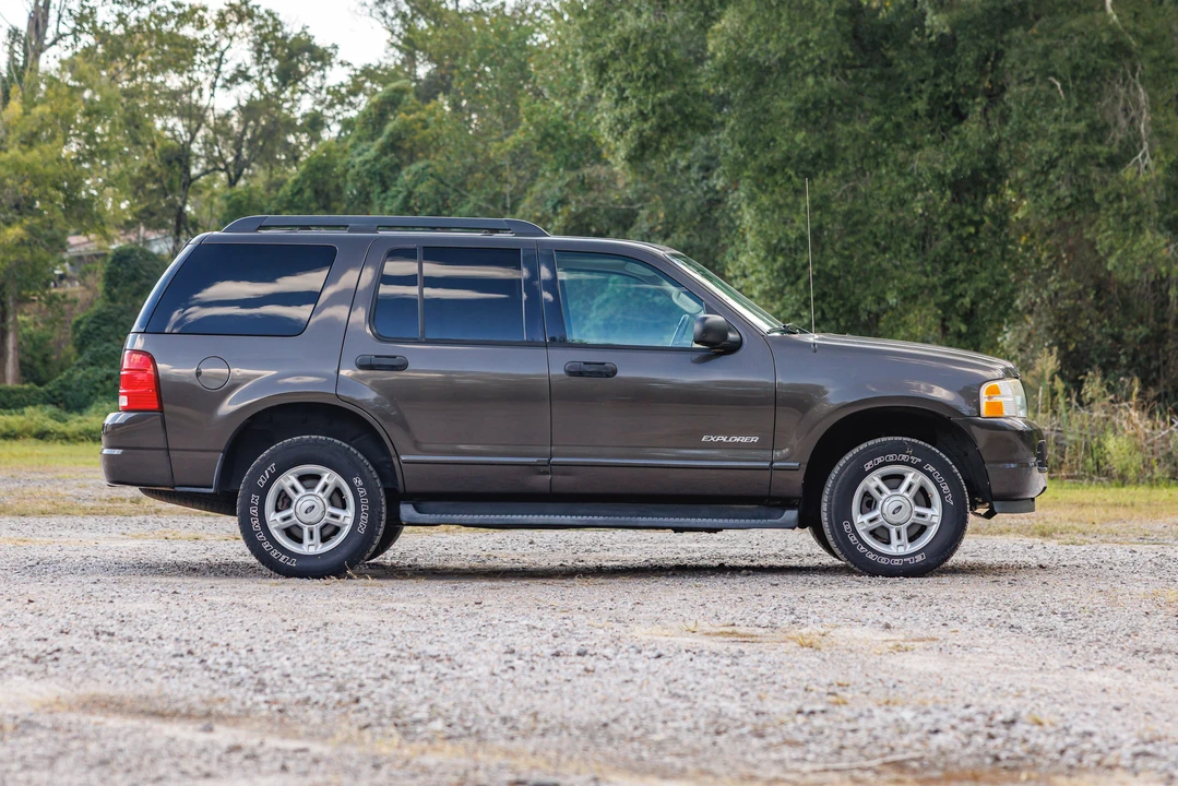 2005 Ford Explorer 3rd Gen - Image 9 of 31