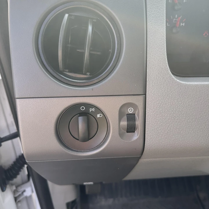 2005 Ford F-150 11th Gen - Image 19 of 21