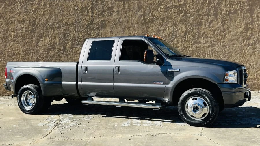 2005 Ford Super Duty 1st Gen - Image 2 of 10