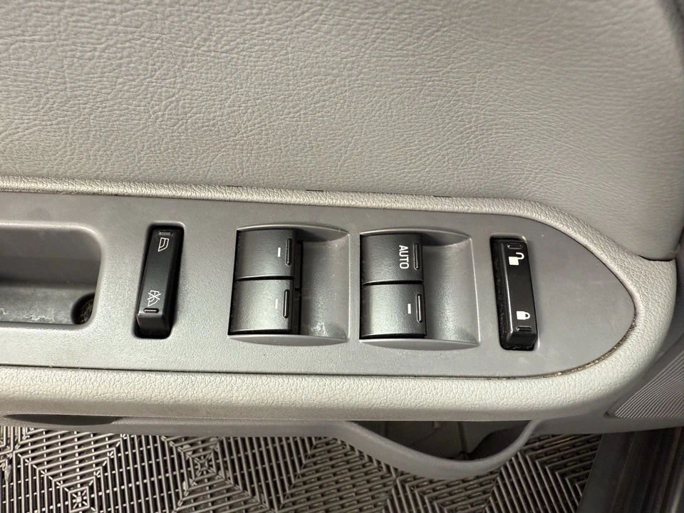 2005 Ford Five Hundred - Image 13 of 21