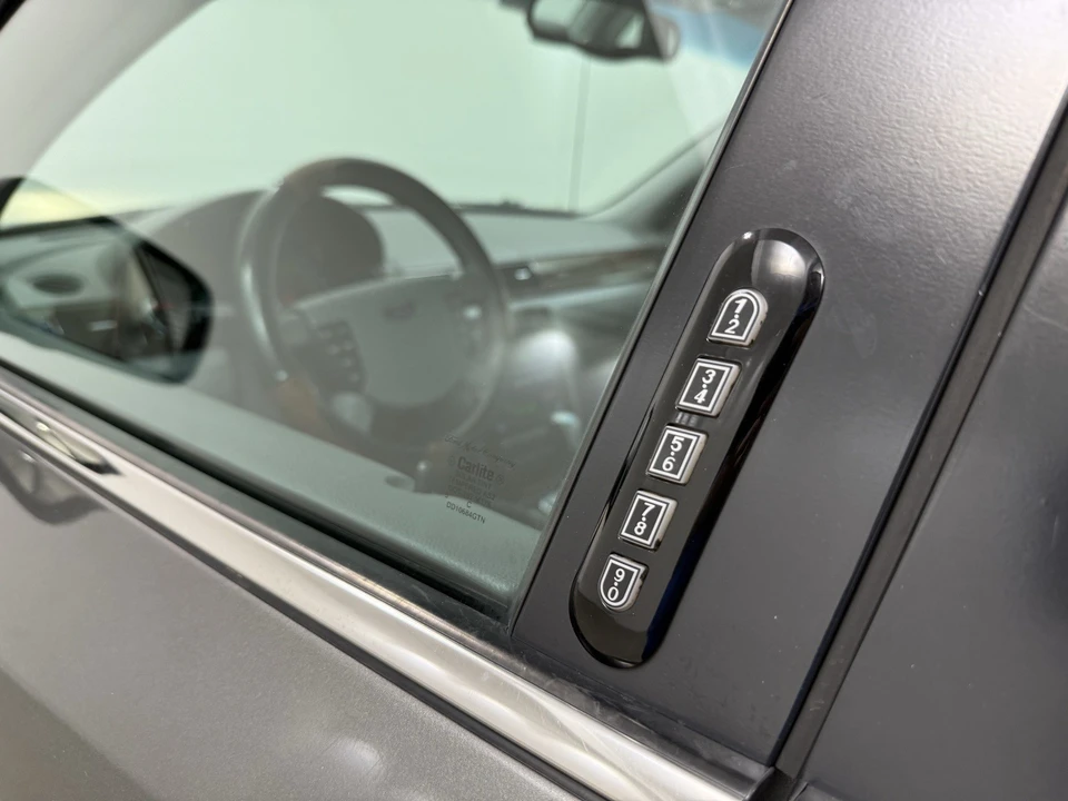 2005 Ford Five Hundred - Image 11 of 12
