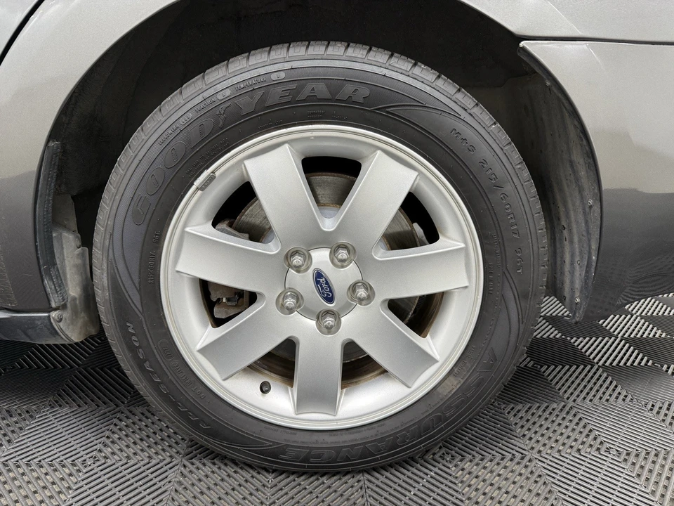 2005 Ford Five Hundred - Image 10 of 12