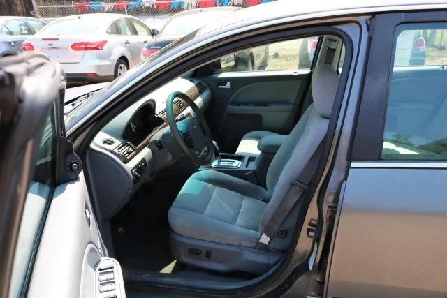 2005 Ford Five Hundred - Image 9 of 16