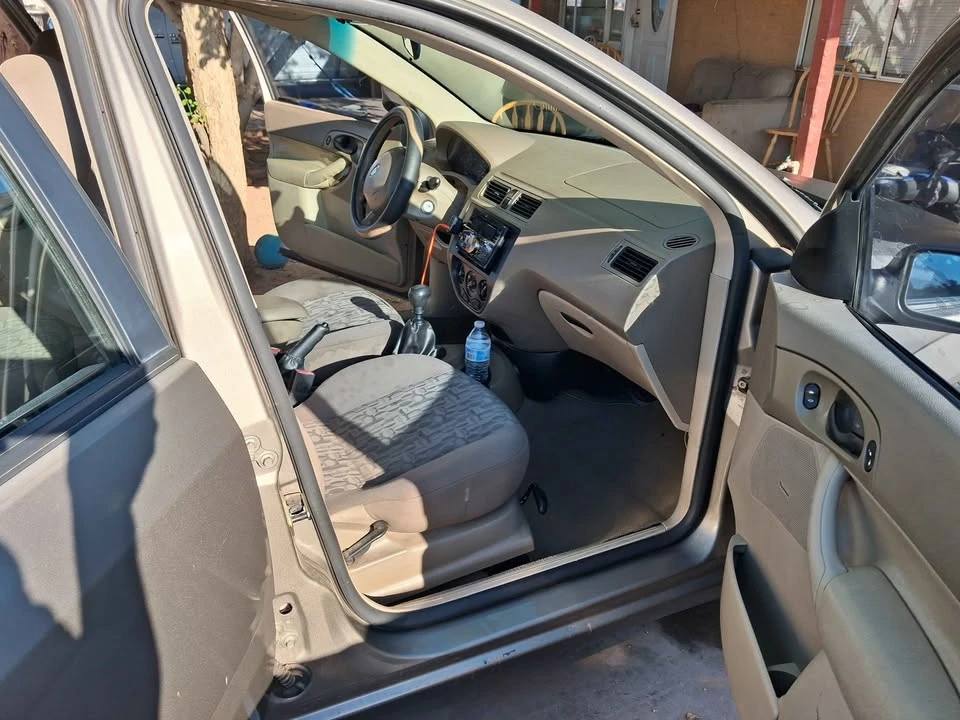 2005 Ford Focus 2nd Gen - Image 3 of 10
