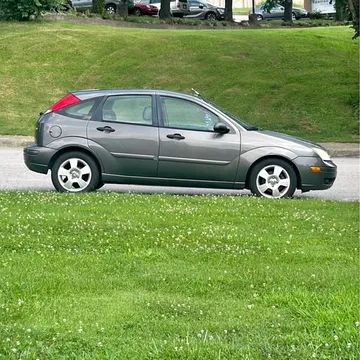2005 Ford Focus ZX5 SES Hatchback 4D