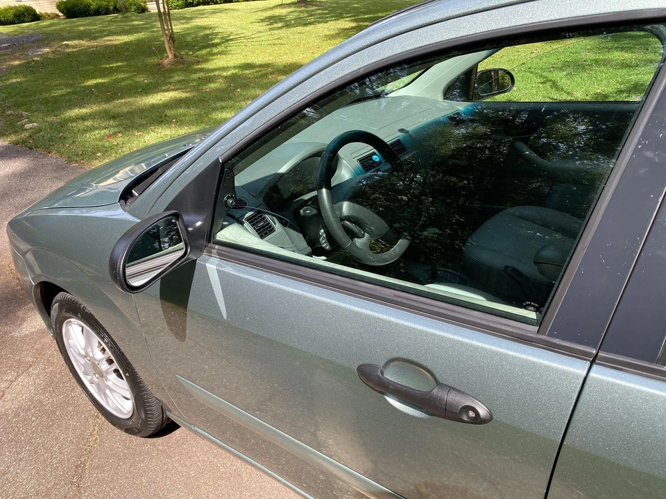 2005 Ford Focus 1st Gen - Image 26 of 31