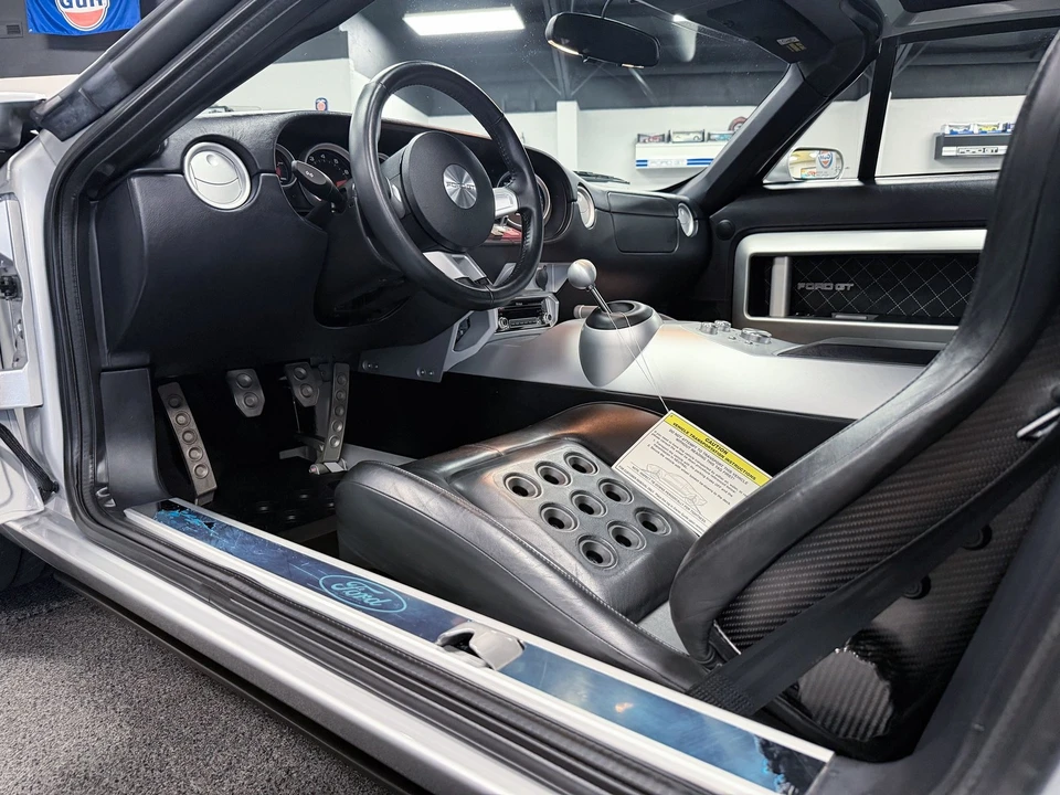 2005 Ford GT 1st Gen - Image 23 of 24