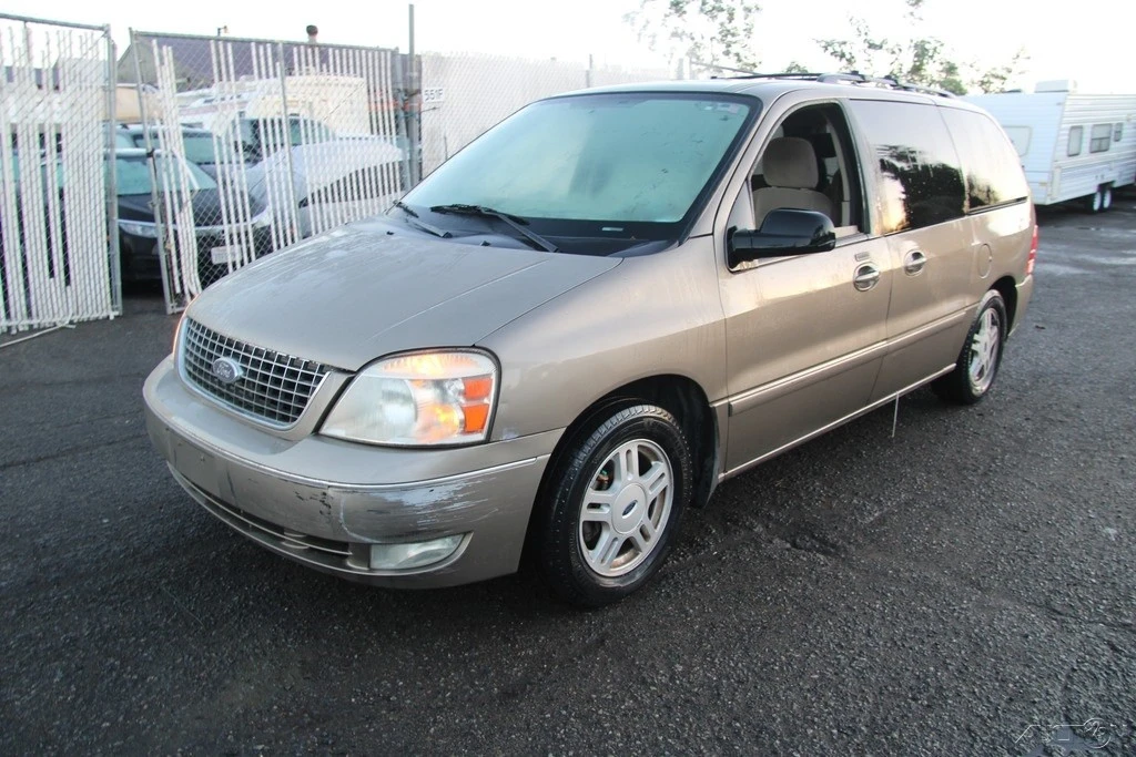 2005 Ford - Image 2 of 21