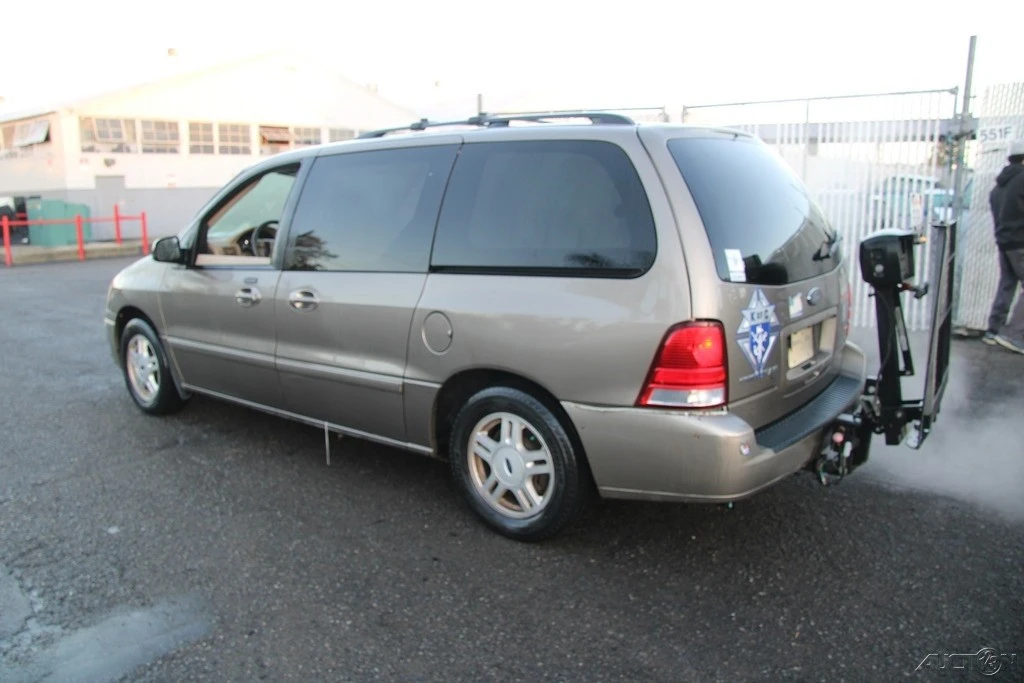 2005 Ford - Image 4 of 21