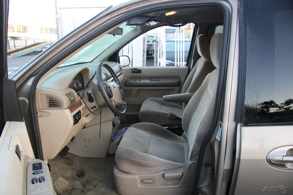 2005 Ford - Image 12 of 21