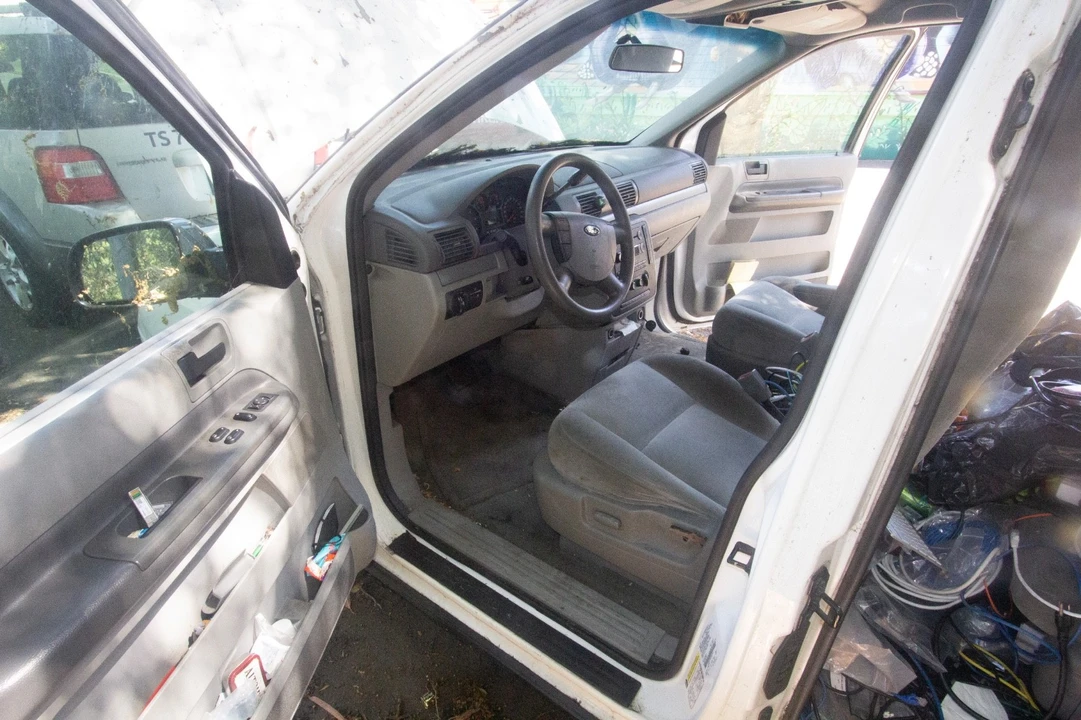 2005 Ford - Image 8 of 18