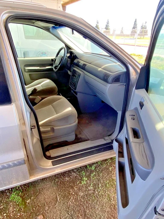 2005 Ford - Image 10 of 20