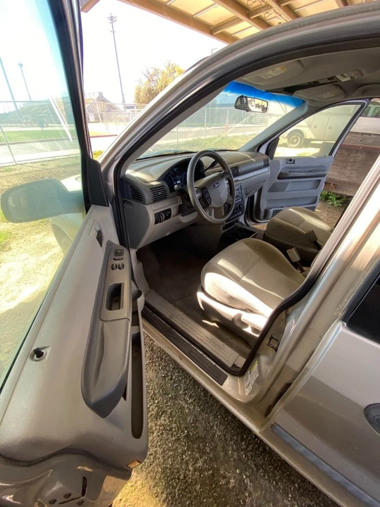 2005 Ford - Image 8 of 20