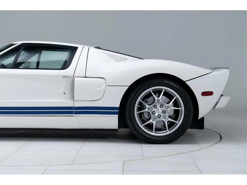 2005 Ford GT 1st Gen - Image 12 of 31