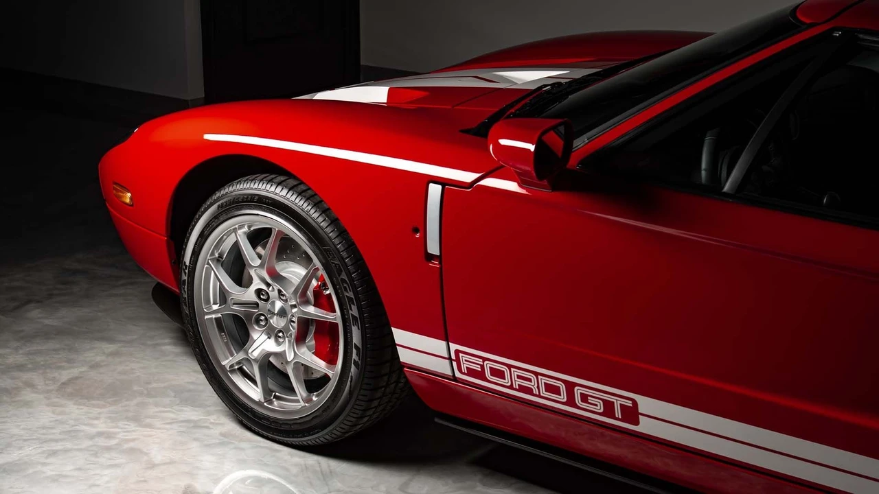 2005 Ford GT 1st Gen - Image 23 of 31