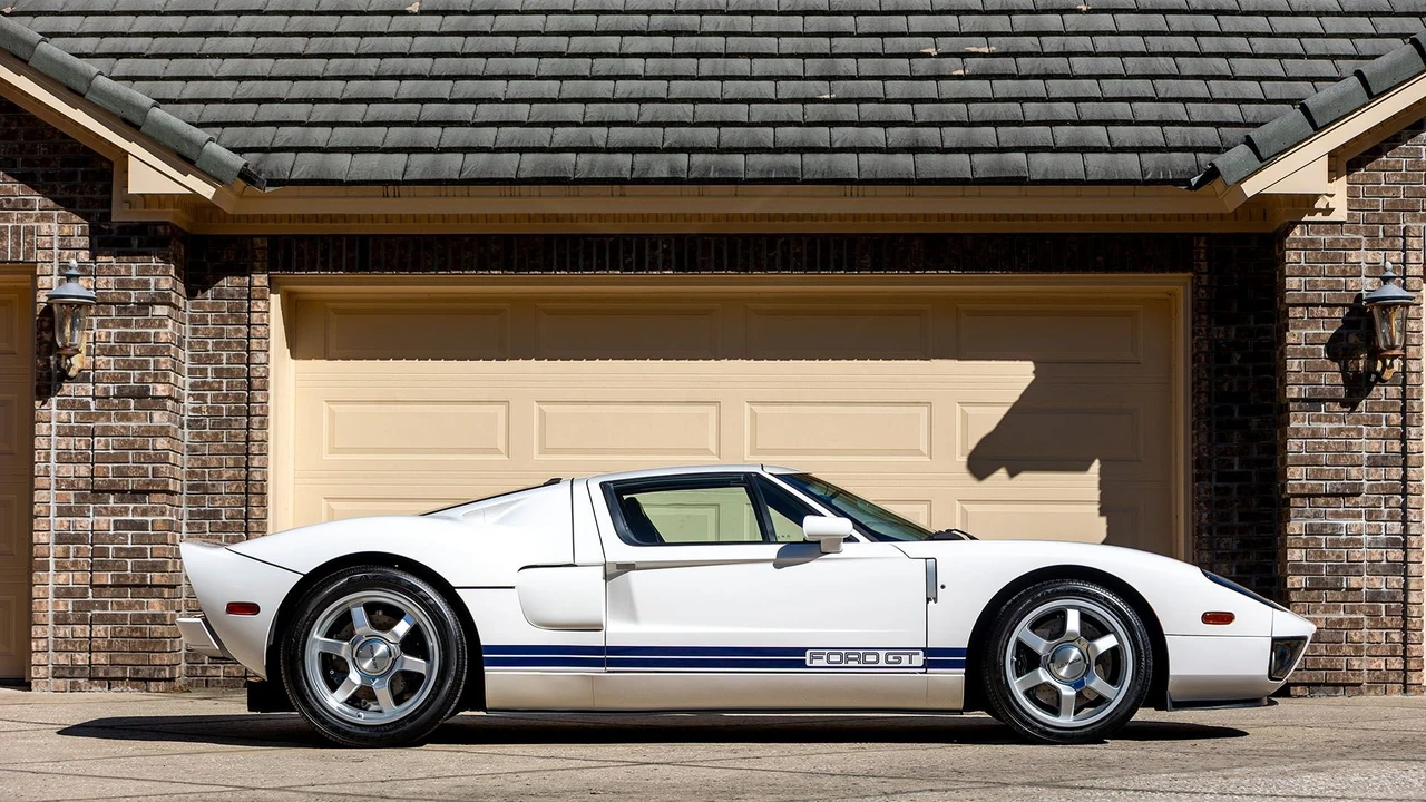 2005 Ford GT 1st Gen - Image 14 of 31