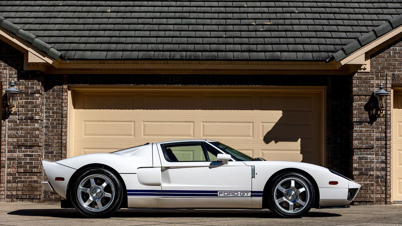 2005 Ford GT 1st Gen - Image 11 of 31