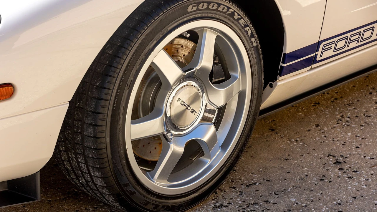 2005 Ford GT 1st Gen - Image 19 of 31