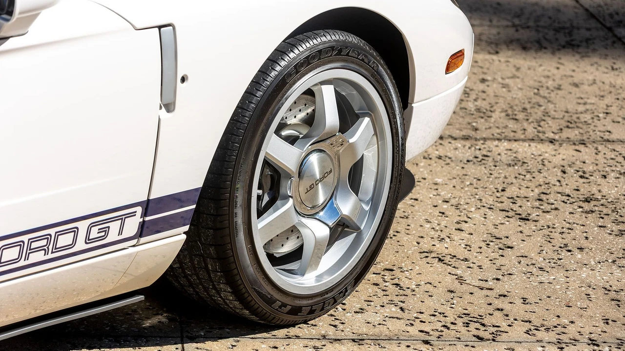 2005 Ford GT 1st Gen - Image 23 of 31