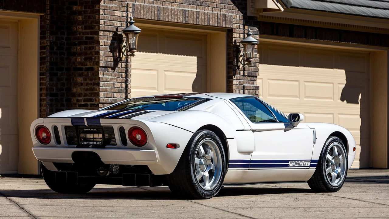 2005 Ford GT 1st Gen - Image 15 of 31