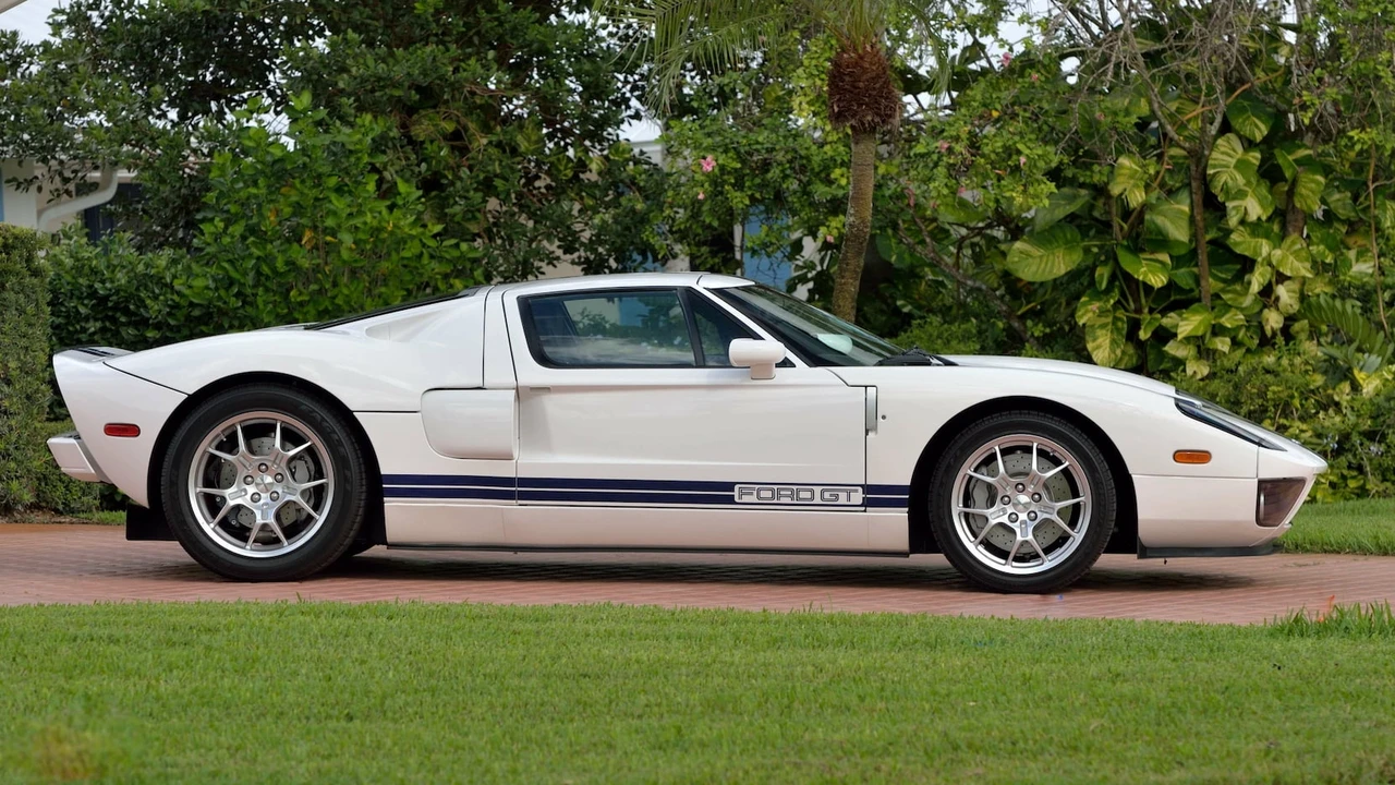 2005 Ford GT 1st Gen - Image 2 of 31