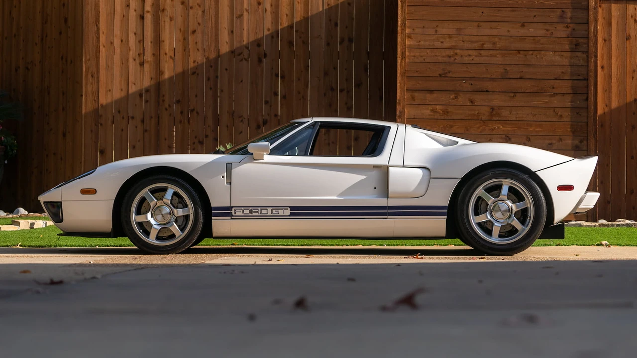 2005 Ford GT 1st Gen - Image 2 of 31