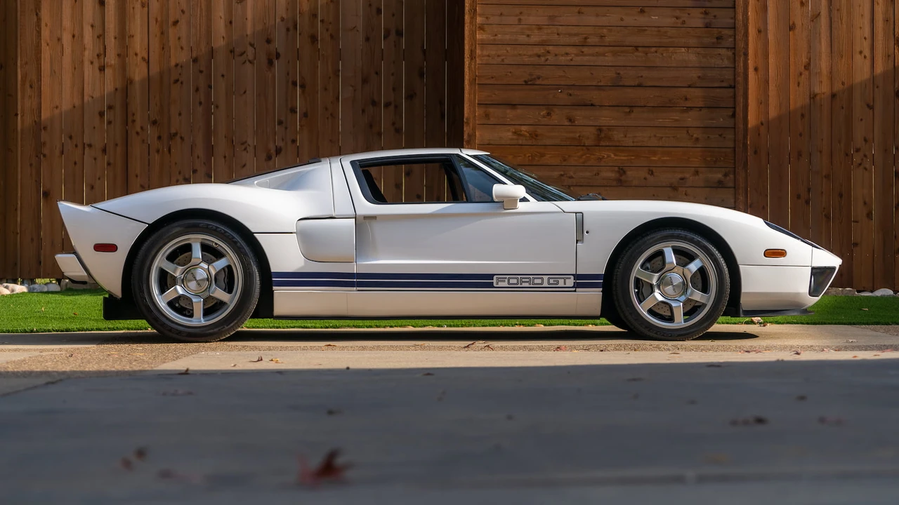 2005 Ford GT 1st Gen - Image 8 of 31