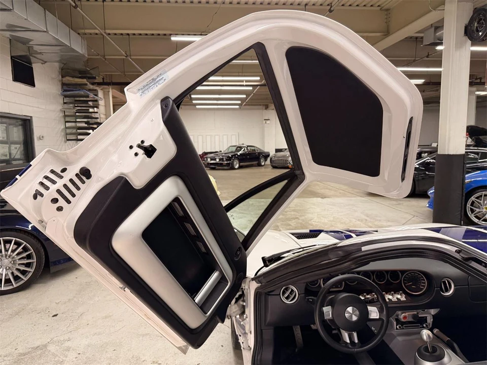 2005 Ford GT 1st Gen - Image 16 of 31