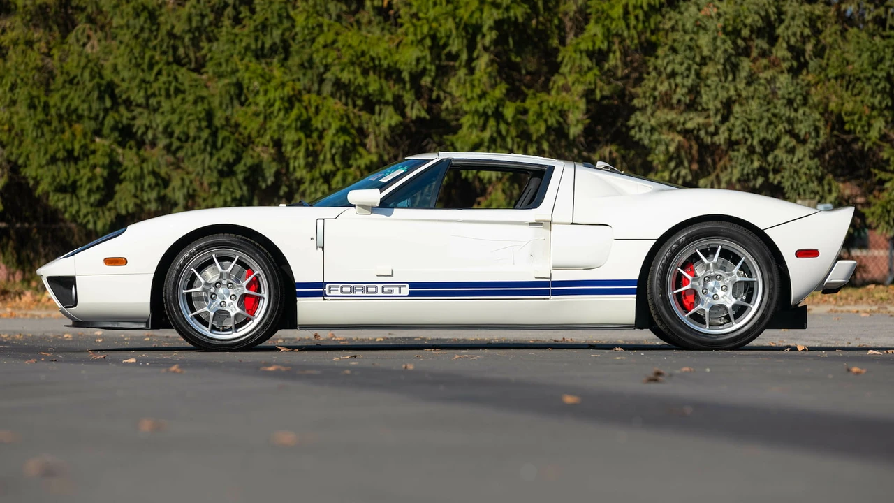 2005 Ford GT 1st Gen - Image 2 of 30