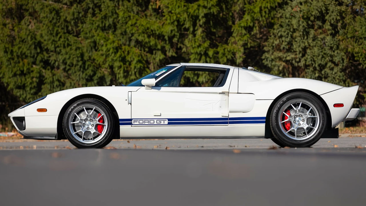 2005 Ford GT 1st Gen - Image 26 of 30